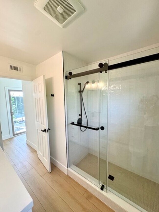 Building Photo - Luxury Living Redefined – Fully Renovated & Move-In Ready!