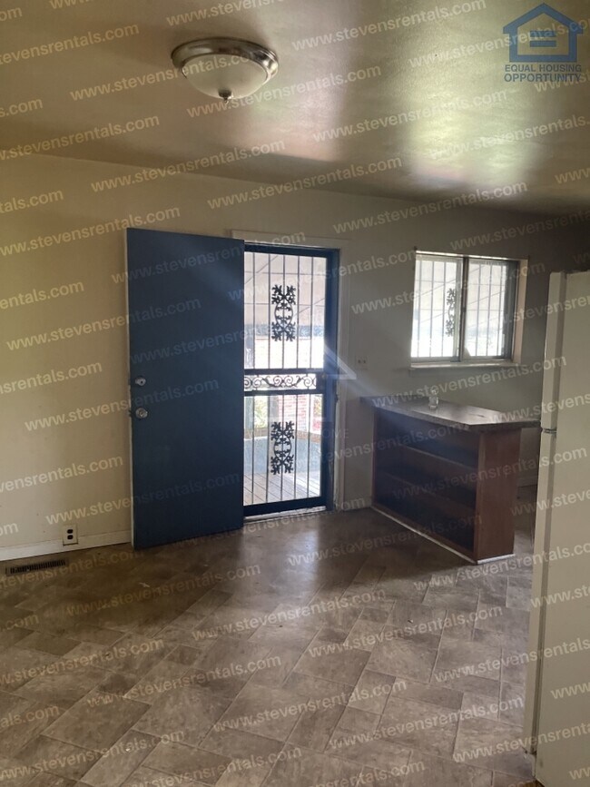 Building Photo - 3615 Ridgeside Rd