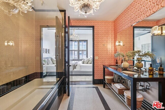 Building Photo - 1645 Vine St