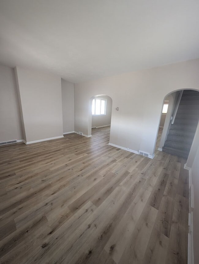 Building Photo - Newly Renovated 2 Bed, 1 Bath Home in Crafton -- AVAILABLE NOW!