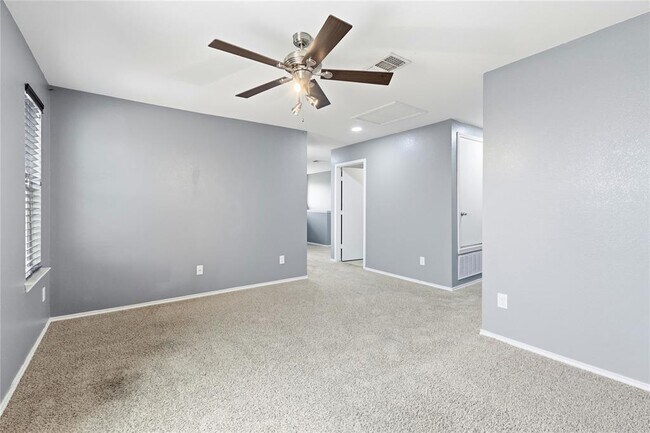 Building Photo - 605 Saul St