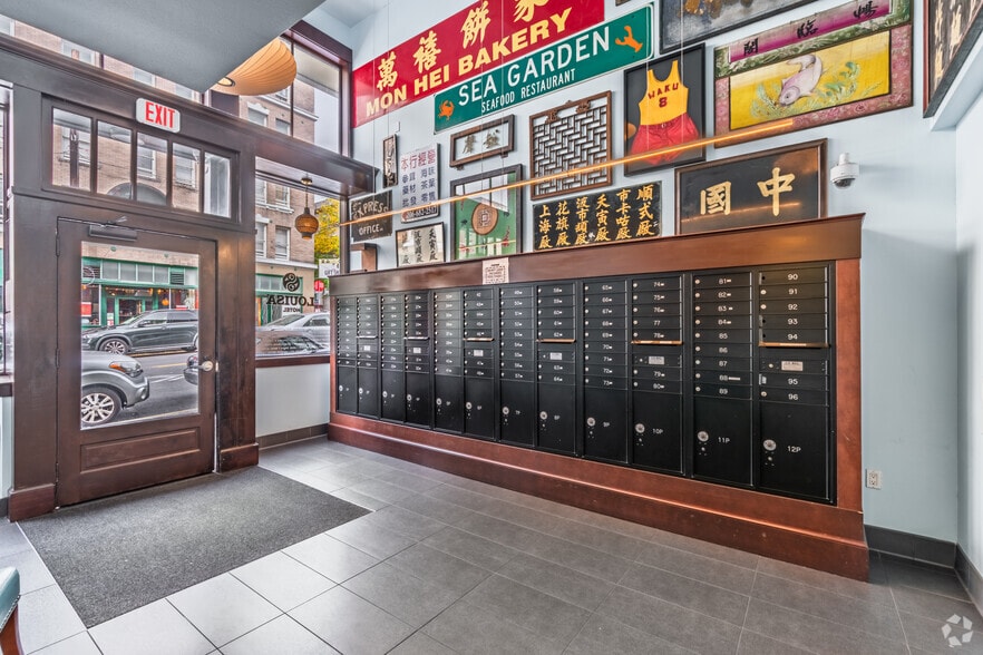 Lobby - Louisa Hotel