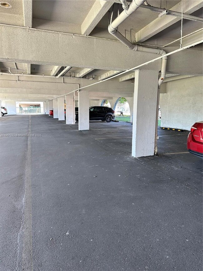 Building Photo - 1300 W 53rd St