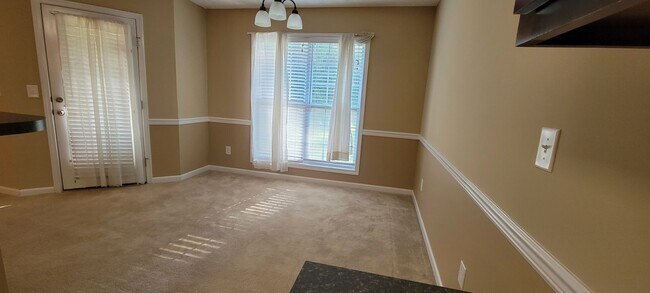 Building Photo - 4 Bedroom/ 2 Bath Home close to Fort Benning