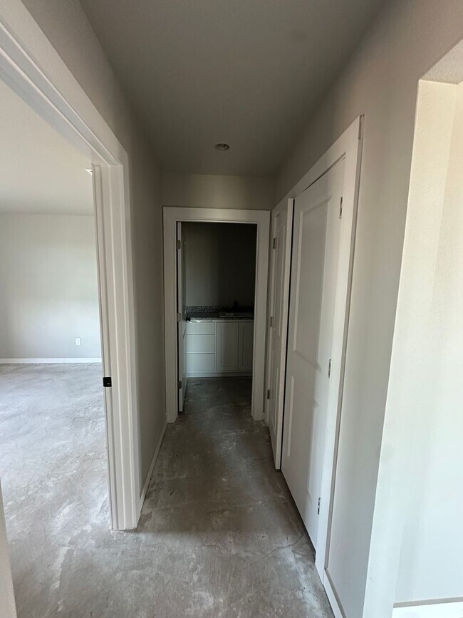 Building Photo - Modern Living Starts Here — Pre-Leasing at Hampton Hills!