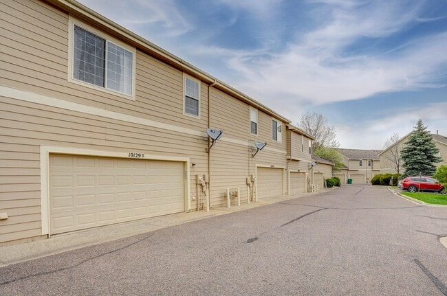 Building Photo - 10129 Grove Ct