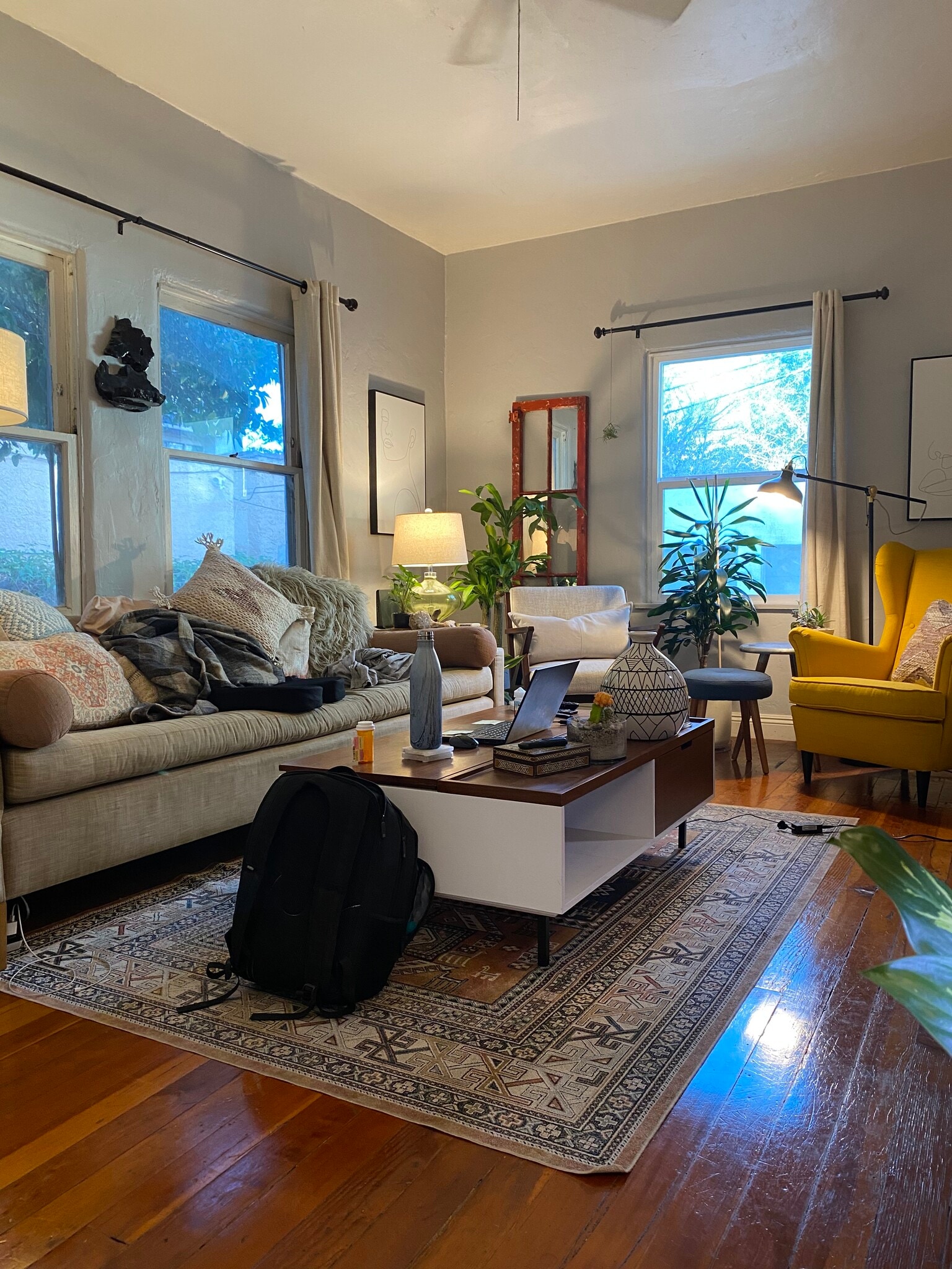 1 bedroom apt. liv rm - 1201 N Orange Grove Ave