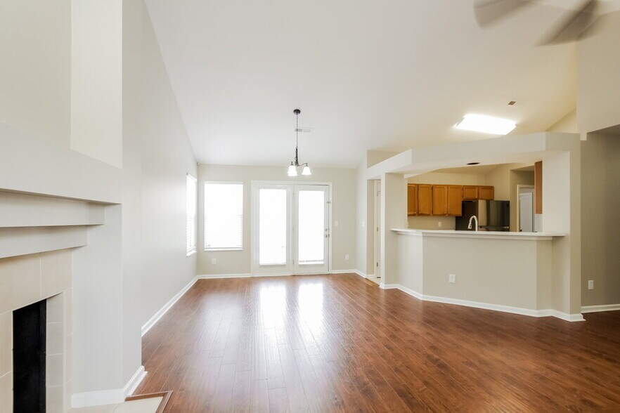 Building Photo - 7434 Crestside Ln