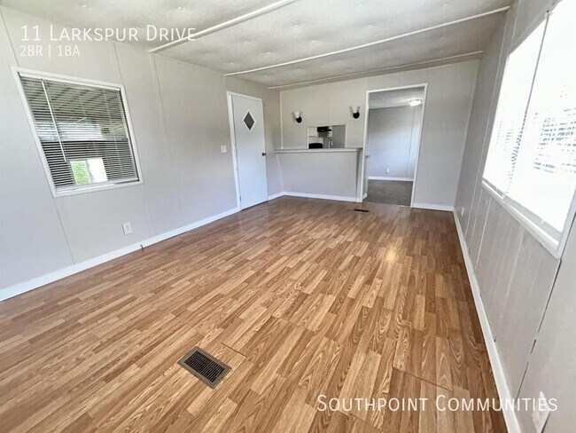 Building Photo - 11 Larkspur Dr