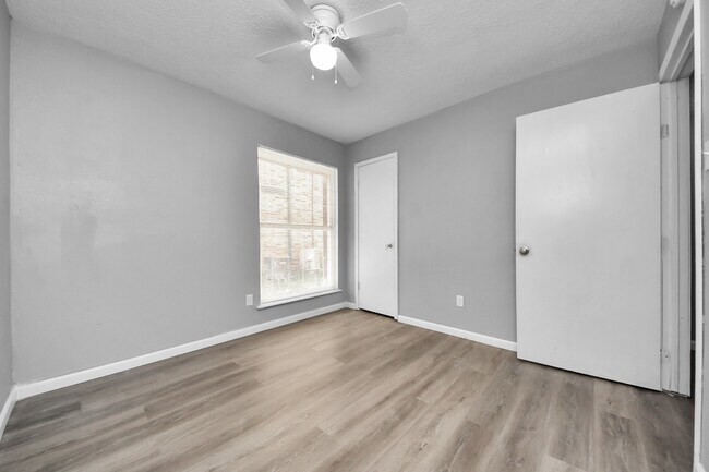 Building Photo - 13603 Ravensway Dr