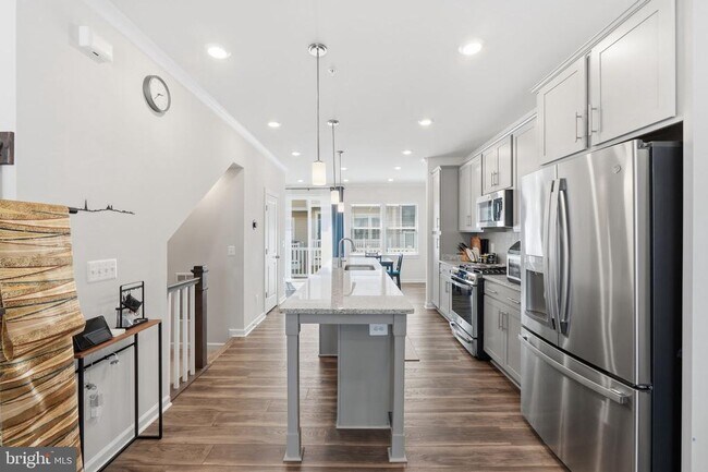 Building Photo - 16122 Columbus Ave