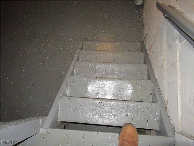 Building Photo - 118 W Glendale St