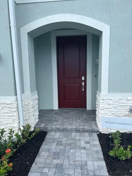 Building Photo - 4393 Hammock Grove Dr