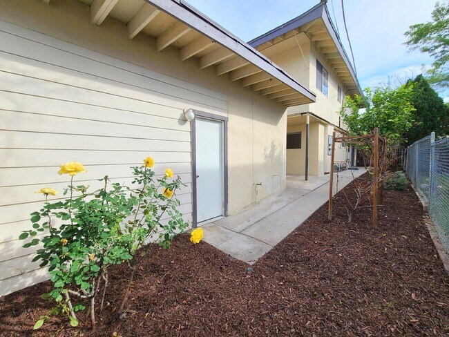 Building Photo - Taylor St-25258