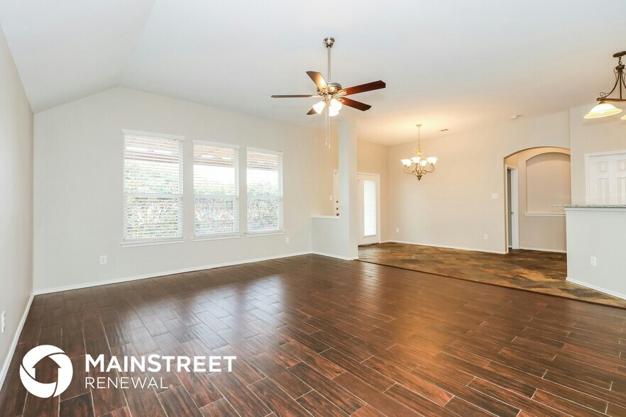 Building Photo - 2803 Logan Dr