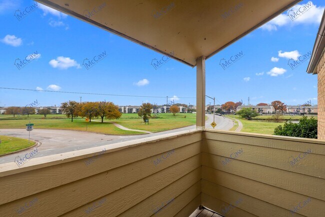 Building Photo - Cute 2/1 Unit in Fort Worth! **Move-in Spe...