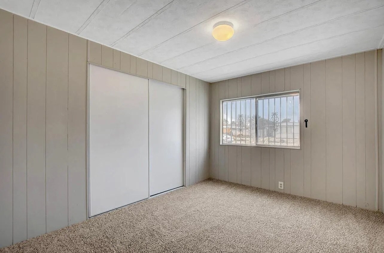 Building Photo - 136 Sir Thomas Dr