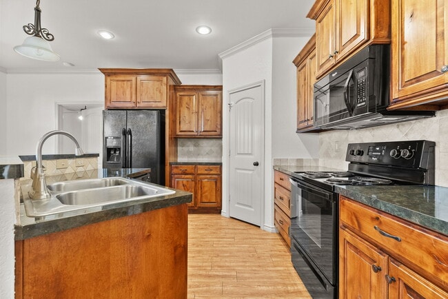 Building Photo - 19036 County Rd 1202