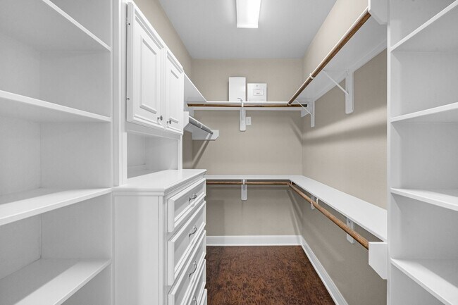Building Photo - 2034 Que Manor Dr