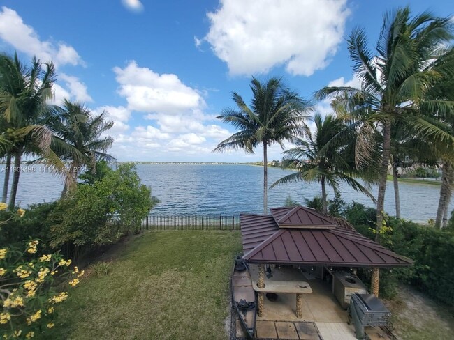 Building Photo - 5337 SW 183rd Ave