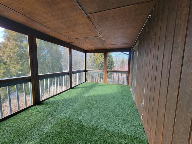 Building Photo - 33 Brooklyn Ave