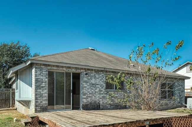 Building Photo - 3205 Settlement Dr