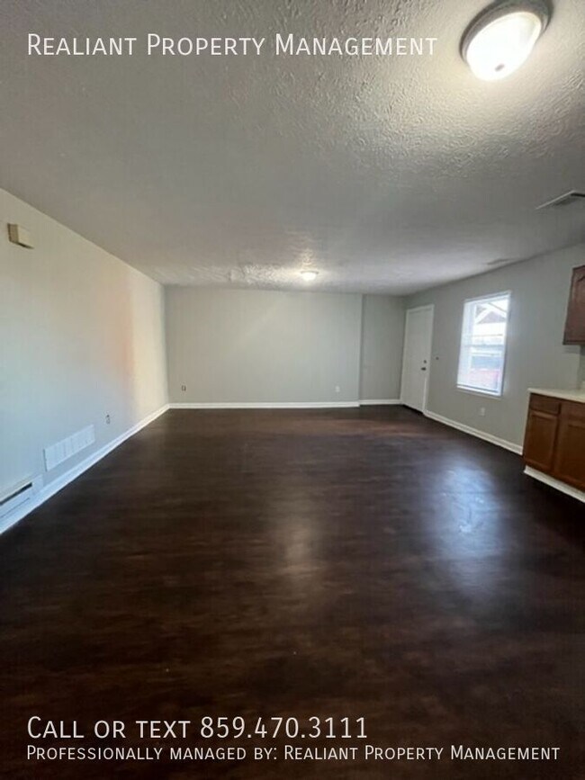 Building Photo - 120 Wichita Dr