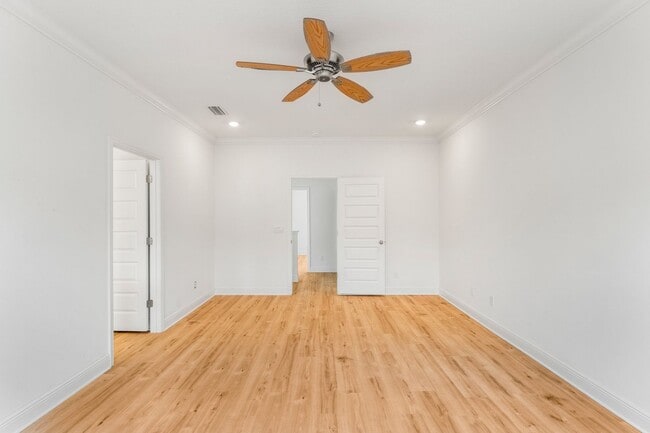 Building Photo - 115 Piper Cv