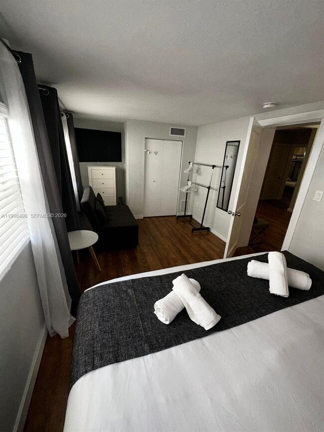 Building Photo - 1448 Dewey St