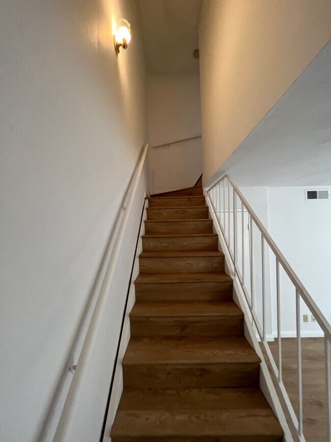 Building Photo - COMING SOON !! 2 Story Townhome