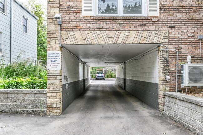Building Photo - 401 Ridgewood Ave
