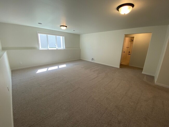 Building Photo - 3 bed, 2.5 bath South Fargo Home For Rent!