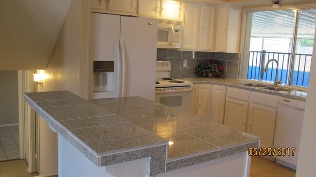 Building Photo - ASU AREA - REMODELED 5BR 2BA HOUSE SWIMMIN...