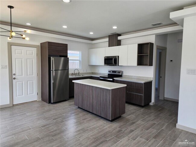 Building Photo - 22 Frio Ave