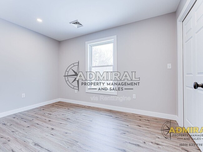 Building Photo - 3 Strafford Rd