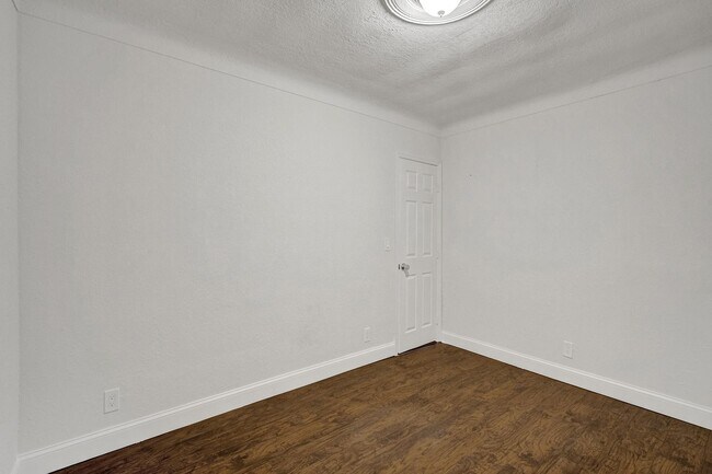 Building Photo - 651 SW 15th St