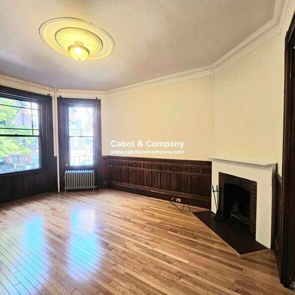 Building Photo - 293 Newbury St