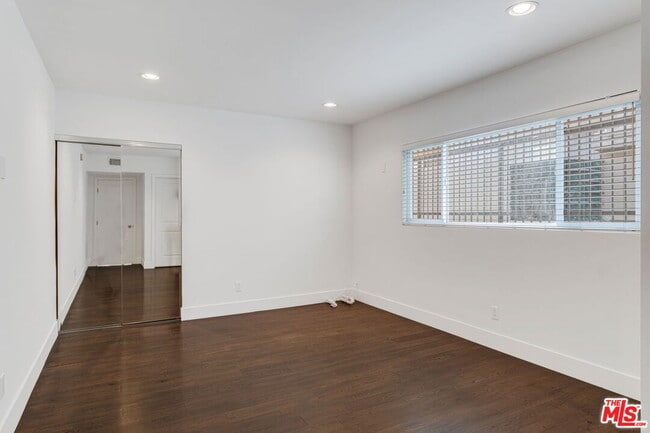 Building Photo - 1055 S Bedford St