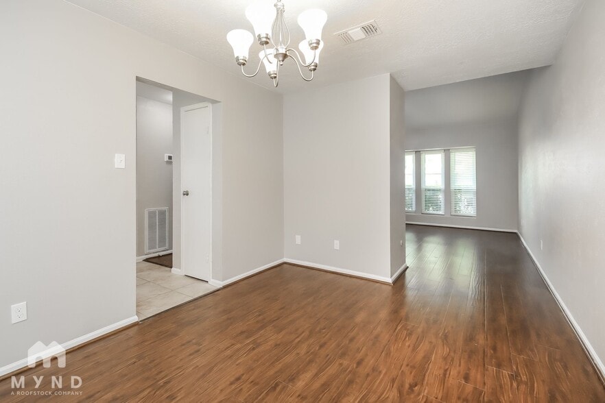 Building Photo - 2435 Country Pl Dr