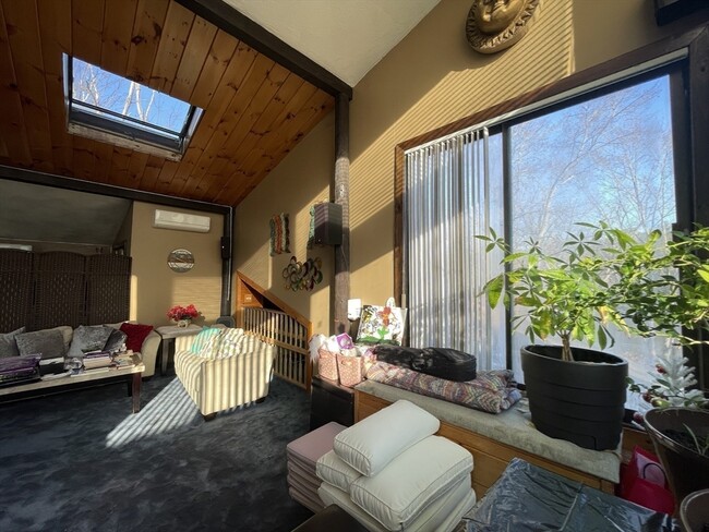 Building Photo - 26 Pelham St