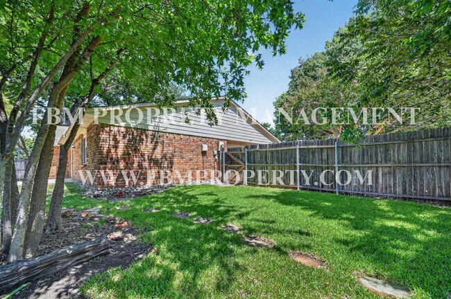 Building Photo - 407 Woodhurst Dr