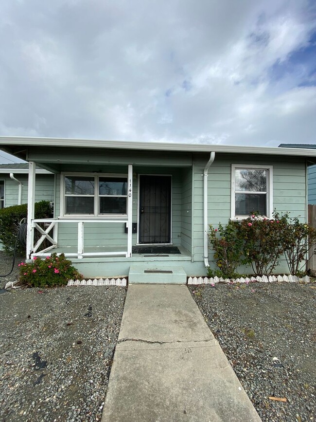 Building Photo - Rent Reduction!! 1bed/1bath Duplex within ...