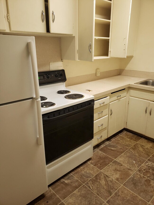 Building Photo - Bay Ridge Court - 2 bedrooms
