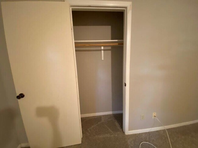 Building Photo - 704 E Logan St