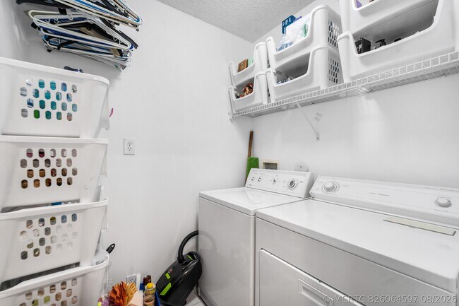 Building Photo - 5106 Heron Ct