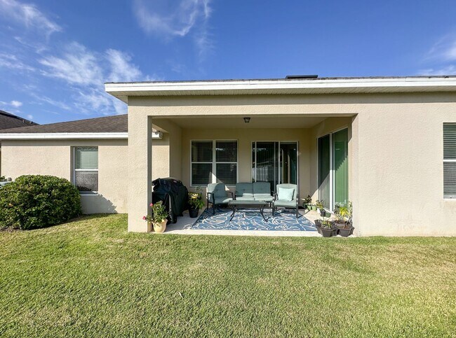 Building Photo - Furnished Rental in Golf Cart District!