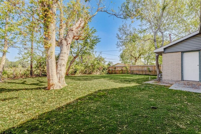 Building Photo - 3918 Dalmatian Dr