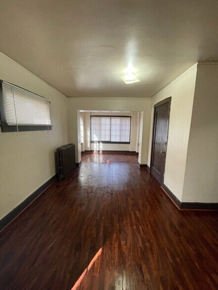 Building Photo - 228 E 1st Ave