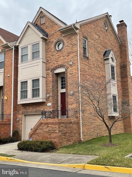 Building Photo - 8012 Merry Oaks Ct