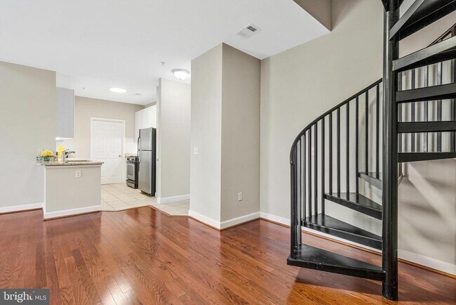 Building Photo - 501 Hungerford Dr